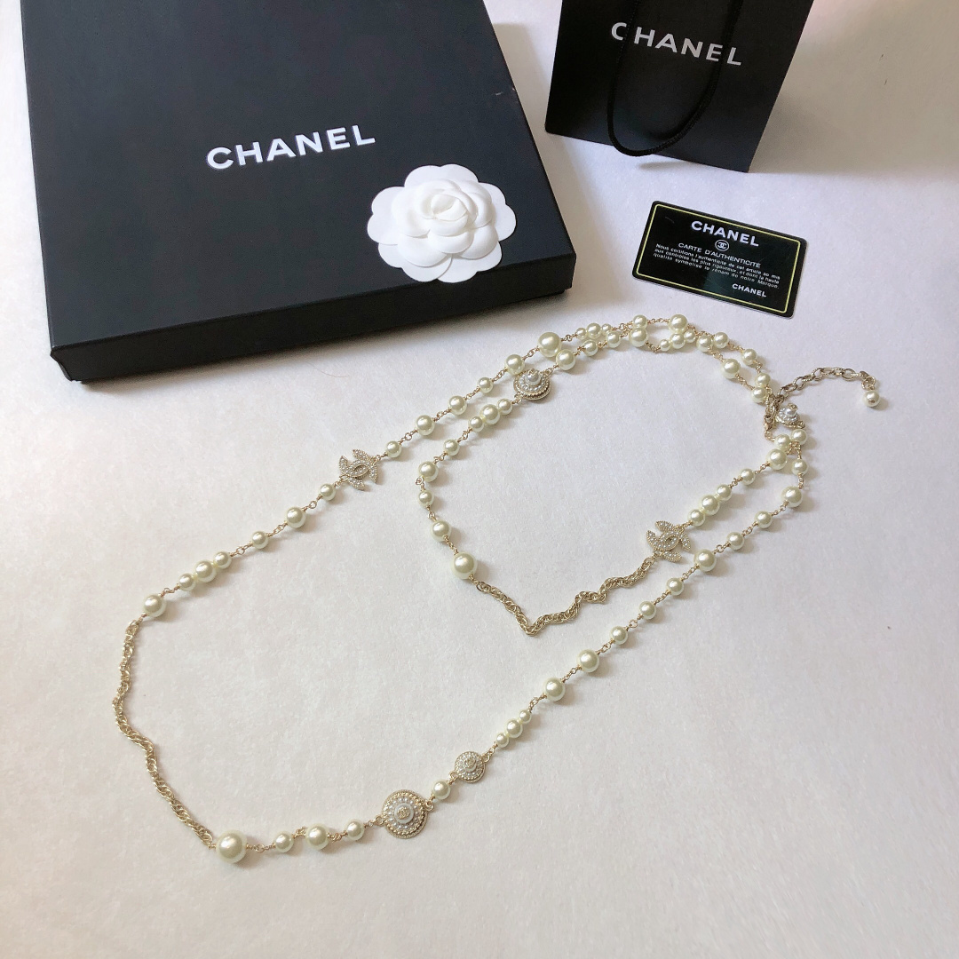 🌹新款秋冬毛衣链👼Chanel 毛衣链 超适合参加一些晚装小香 大小珍珠链 【原单狠货】进出专柜无压力，代购级别 ch@