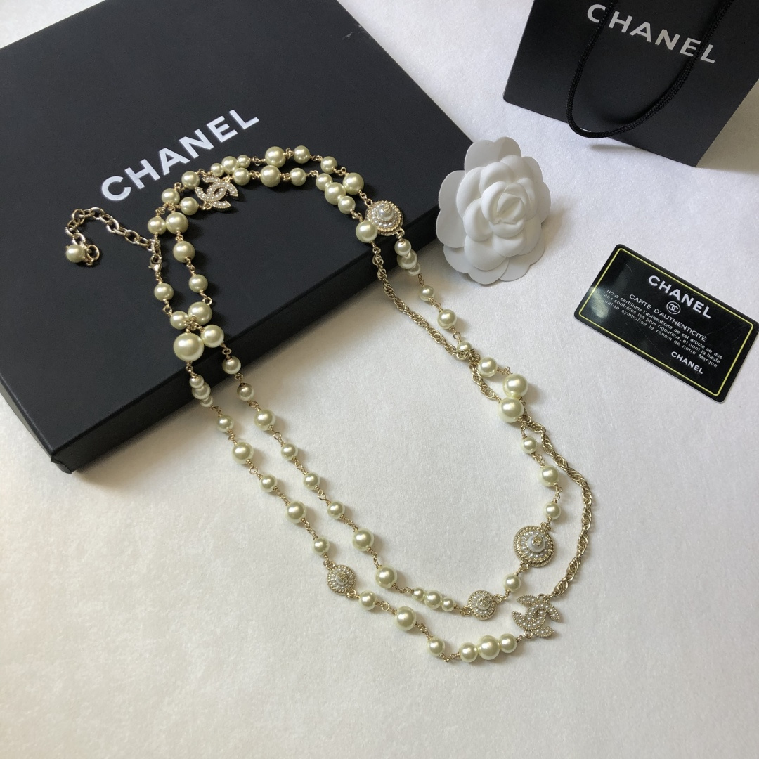 🌹新款秋冬毛衣链👼Chanel 毛衣链 超适合参加一些晚装小香 大小珍珠链 【原单狠货】进出专柜无压力，代购级别 ch@