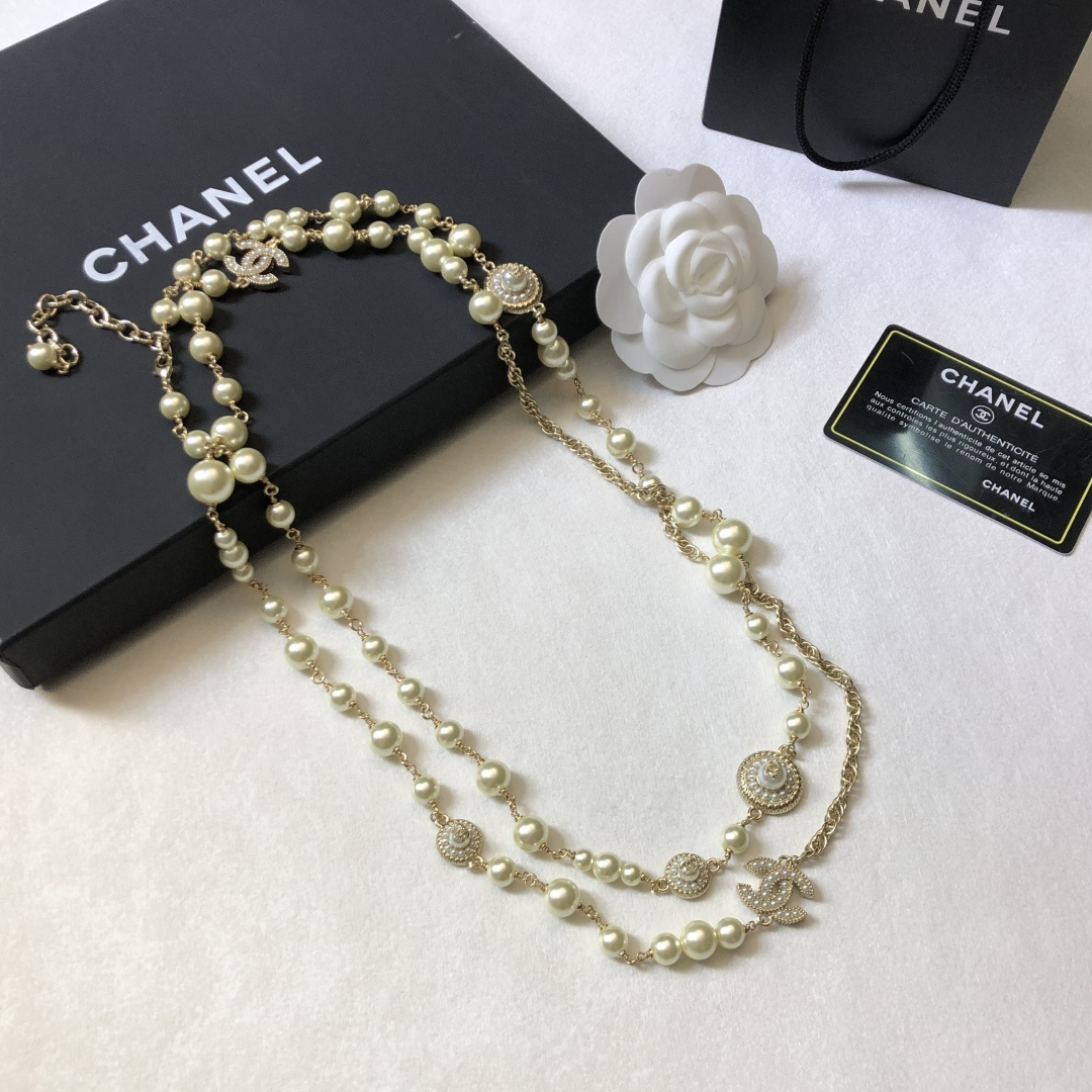 🌹新款秋冬毛衣链👼Chanel 毛衣链 超适合参加一些晚装小香 大小珍珠链 【原单狠货】进出专柜无压力，代购级别 ch@