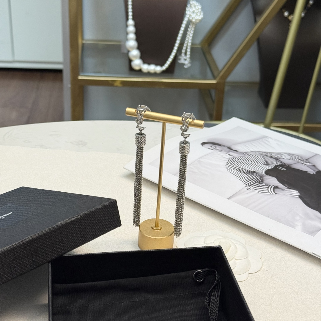 YSL 圣罗兰 流苏耳钉 原装黄铜材质 Yves Saint Laurent 创立于1961年 优雅抽象