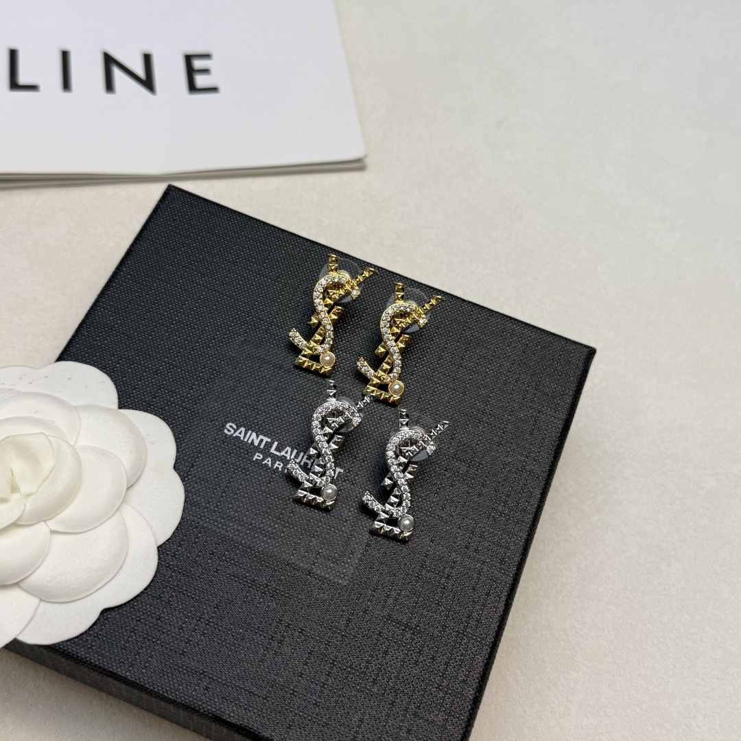 圣罗兰YSL 经典奢侈   耳钉 金色 时尚百搭 犹如酒会礼服一般，绚烂多姿。经典 最具个性魅力象征永远