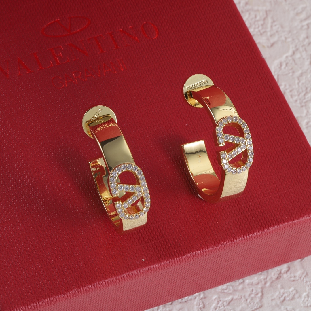 “Wallentinau C Earring Review: Elegant Crystal Design for Graceful Fashion Statement” - 图片 5