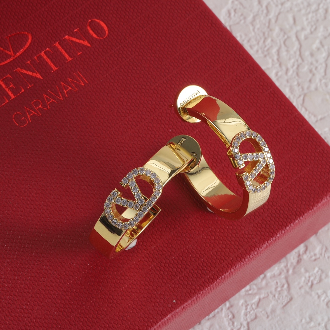 “Wallentinau C Earring Review: Elegant Crystal Design for Graceful Fashion Statement” - 图片 1