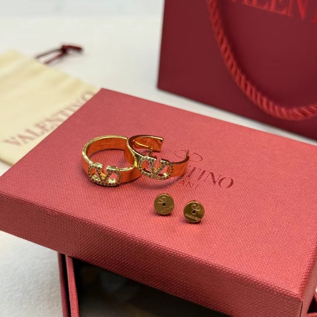“Wallentinau C Earring Review: Elegant Crystal Design for Graceful Fashion Statement” - 图片 7