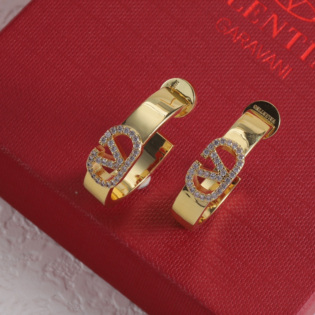 “Wallentinau C Earring Review: Elegant Crystal Design for Graceful Fashion Statement” - 图片 2