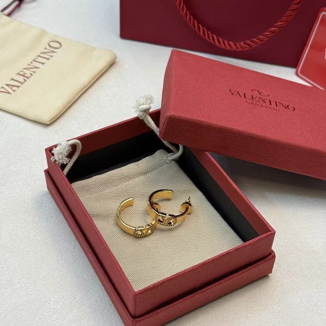 “Wallentinau C Earring Review: Elegant Crystal Design for Graceful Fashion Statement” - 图片 9
