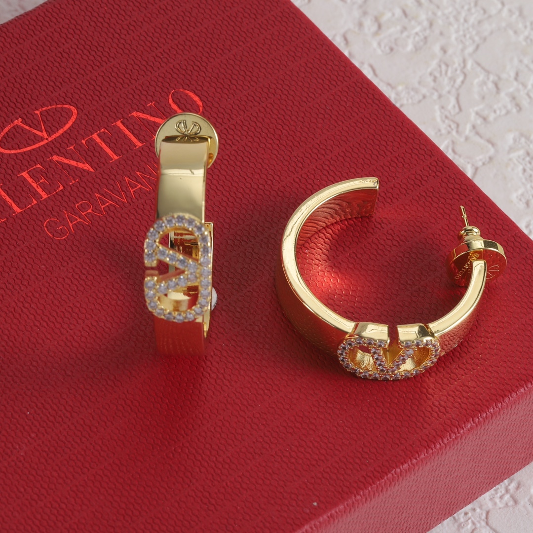 “Wallentinau C Earring Review: Elegant Crystal Design for Graceful Fashion Statement” - 图片 4