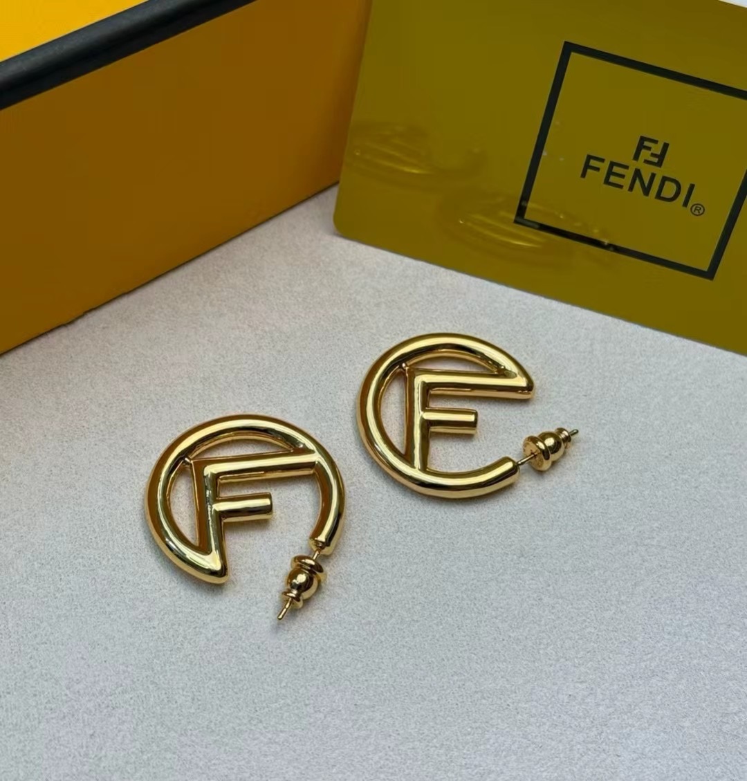 “New FENDI Logo: High-End Custom Pop-Up Collection Perfect for Babies and Everyday Style” - 图片 2