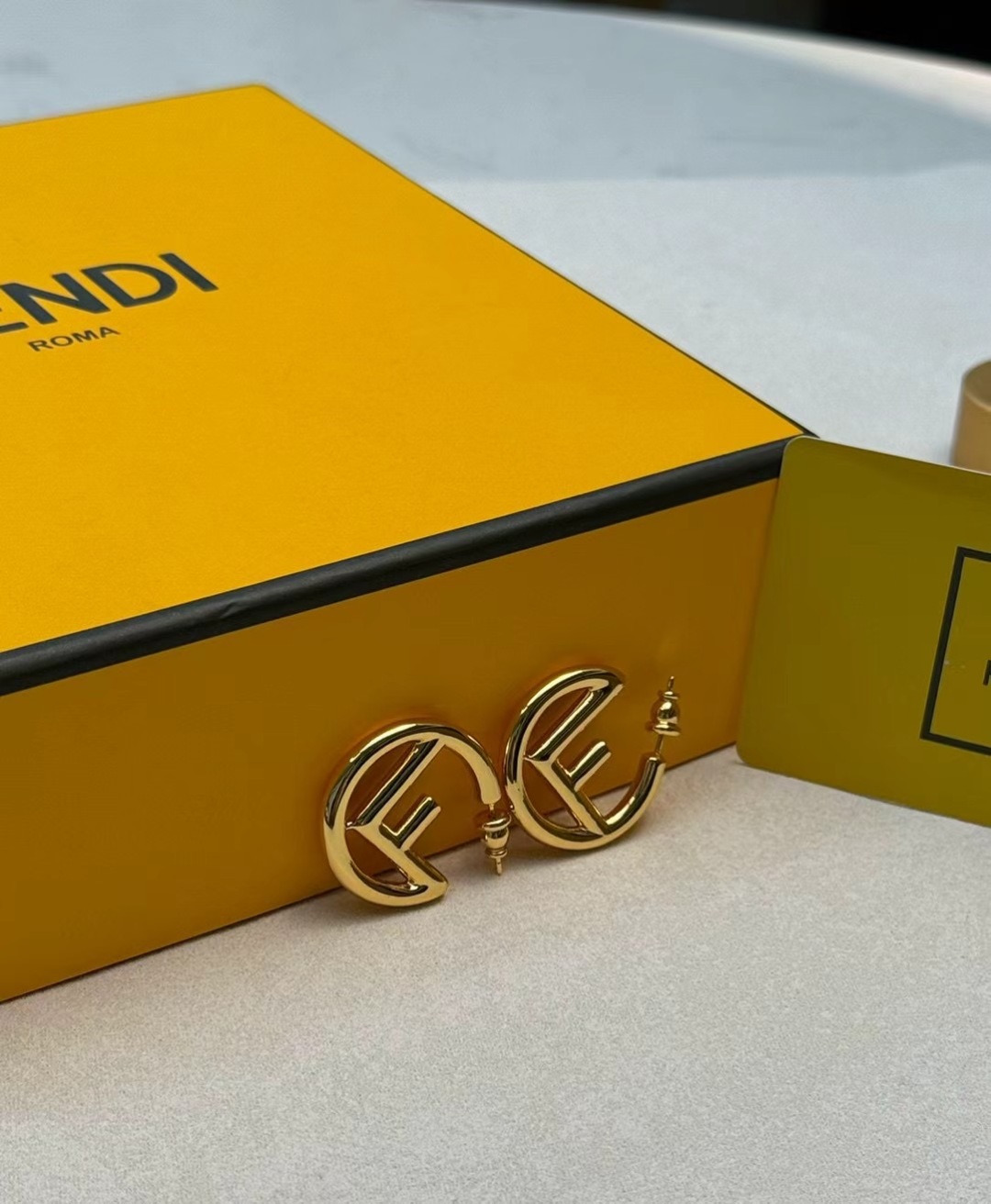 “New FENDI Logo: High-End Custom Pop-Up Collection Perfect for Babies and Everyday Style” - 图片 6