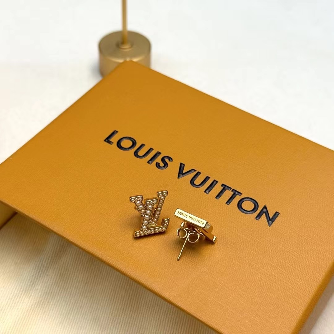 原单货LV新款  耳钉🔹🔹Louis Vuitton 路易威登 🔹专柜一致材质 火爆款出货 设计独特 复