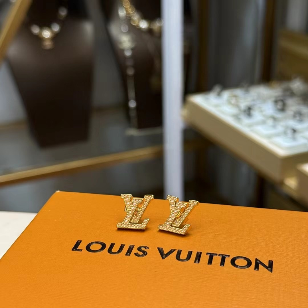 原单货LV新款  耳钉🔹🔹Louis Vuitton 路易威登 🔹专柜一致材质 火爆款出货 设计独特 复