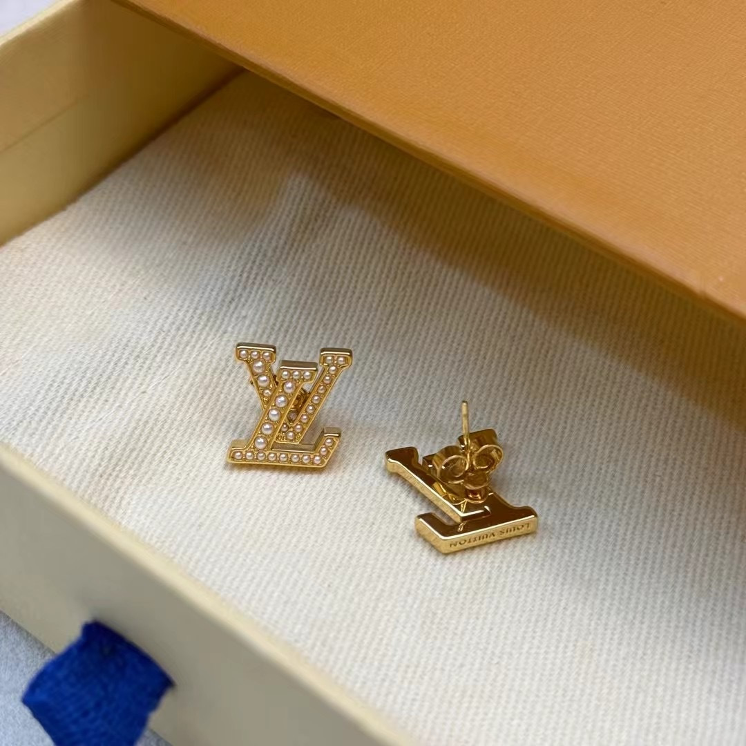 原单货LV新款  耳钉🔹🔹Louis Vuitton 路易威登 🔹专柜一致材质 火爆款出货 设计独特 复