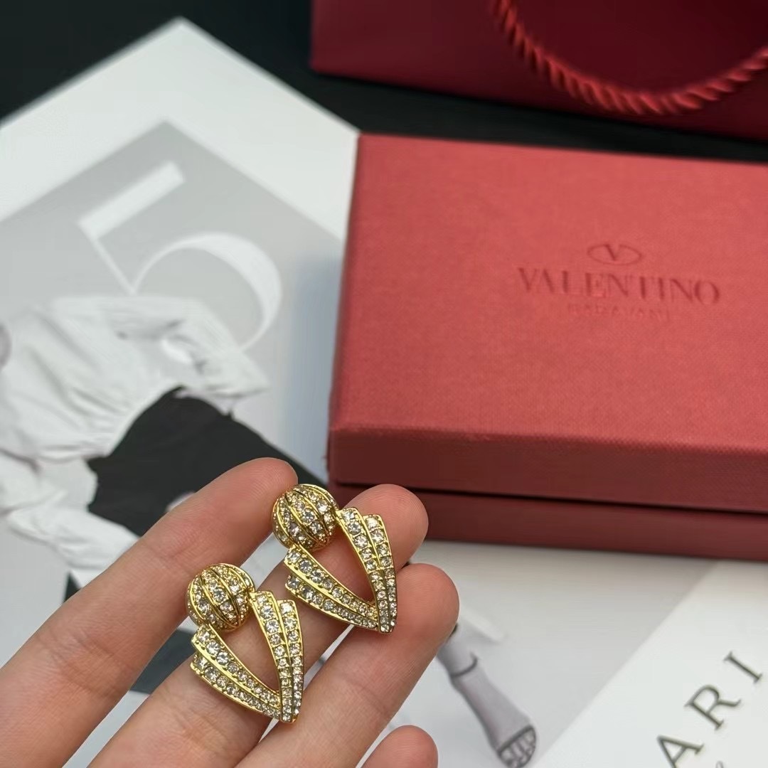 p300 Valentino, Valentino, the V-ball network full of drilled new earrings, heavy-fried new-comer network - 图片 5