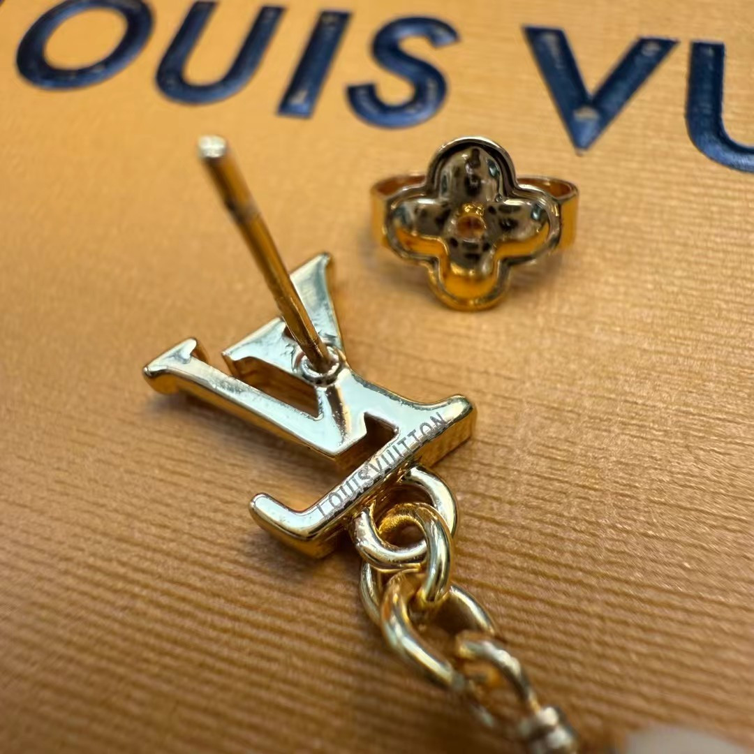 Louis Vuitton 路易威登 Lv 流苏 耳钉耳环 高端定制 高级分色电镀 带来 、有趣的视觉