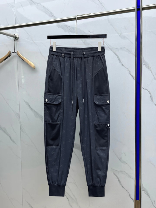 Dolce & Gabbana Logo Print Cargo Pants, Spring Collection, Comfort Fit 1 Dolce & Gabbana Logo Print Cargo Pants, Spring Collection, Comfort Fit