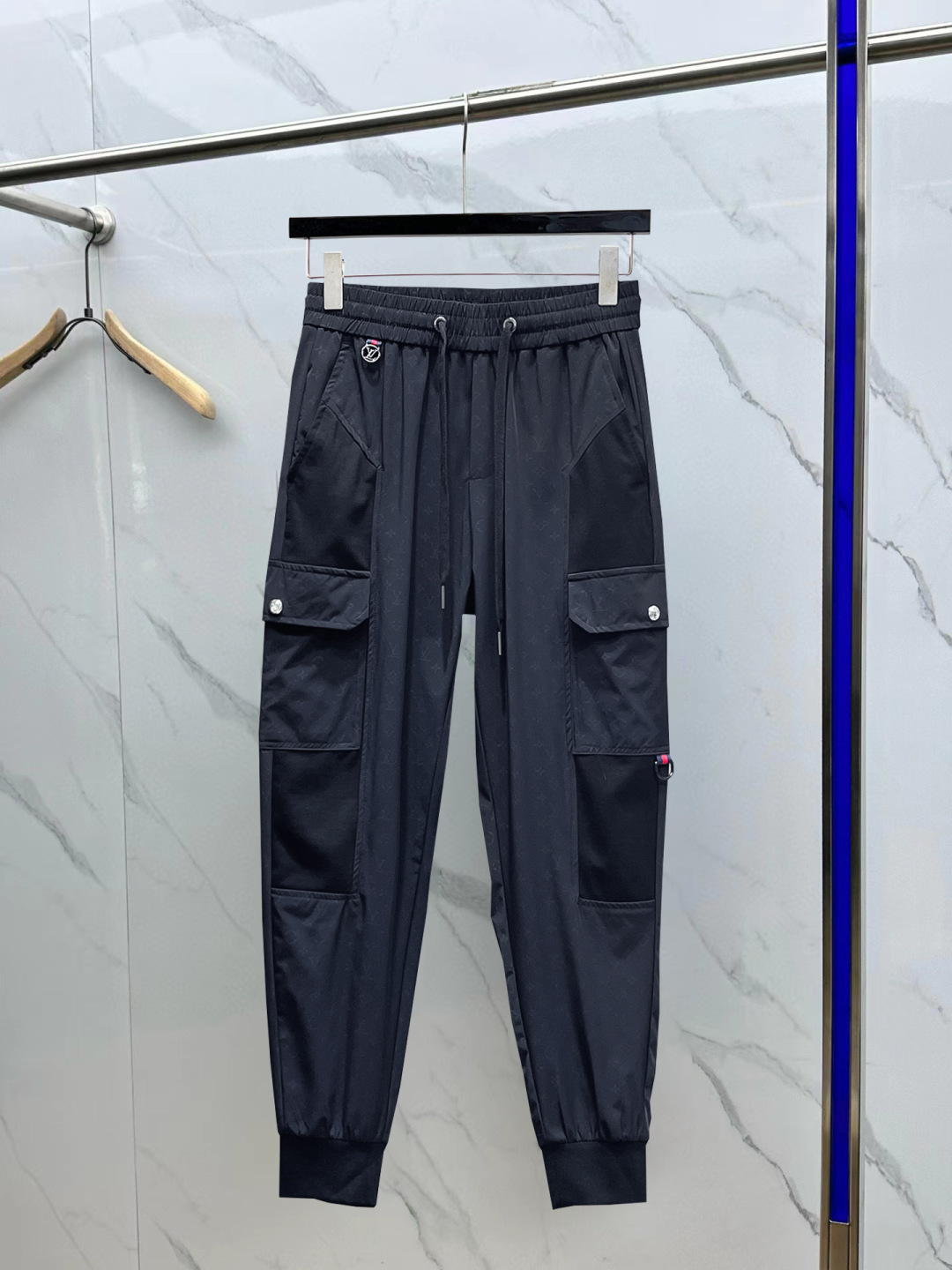 Louis Vuitton 2025 Spring Classic Logo Joggers - Ultimate Comfort & Style 2 cmp i1741095559535 9942 0 0