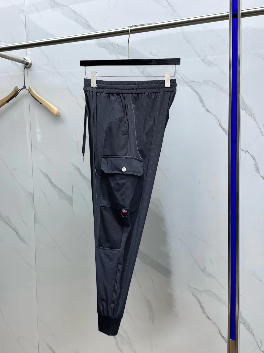 Louis Vuitton 2025 Spring Classic Logo Joggers - Ultimate Comfort & Style 4 cmp i1741095560111 3075 0 2