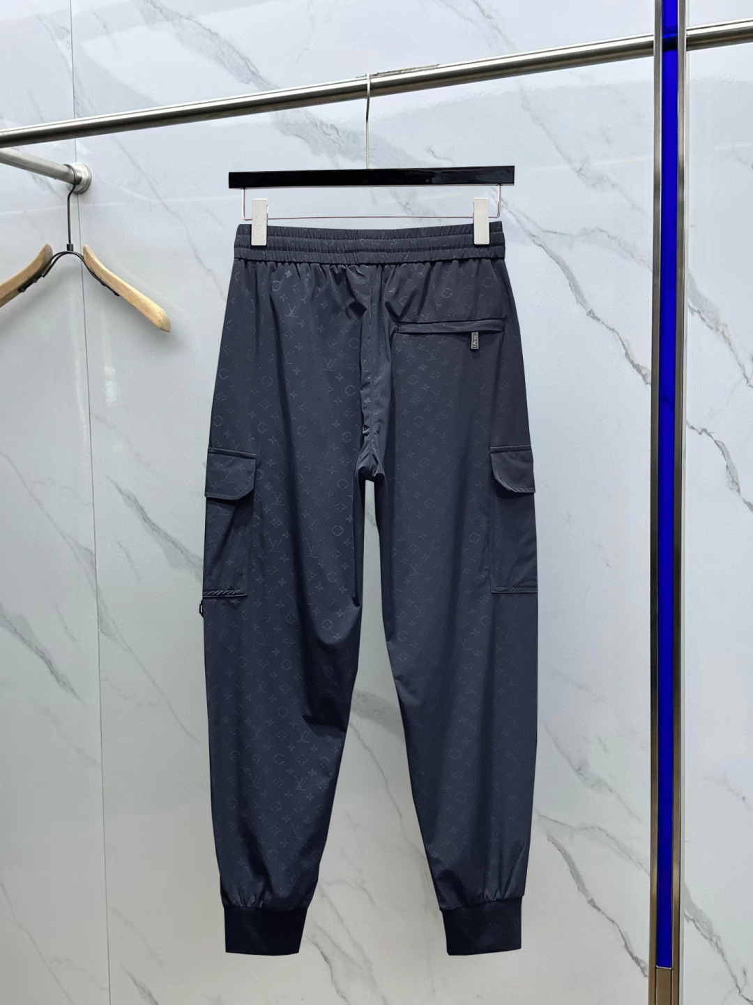 Louis Vuitton 2025 Spring Classic Logo Joggers - Ultimate Comfort & Style 3 cmp i1741095560111 6282 0 1