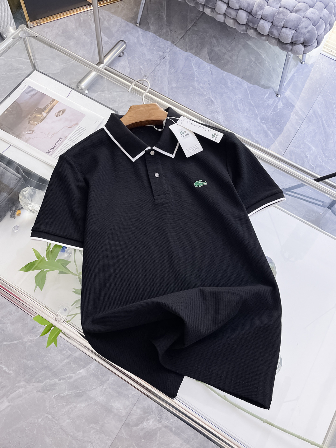 NO:458159,Crocodile, high-end business, white-collar workers, must-have items for individuals in the unit!  Seal-free pressed glue ice silk casual business short-sleeved shirt, technological fabric, ice silk traceless, very good body feel, smooth feel and great texture!  Good elasticity, no sense of restraint, the fabric has its own breathable mesh, moisture absorption and sweating, quick drying and keeping it dry, small lapel placket-breasted design, showing a straight posture, not soft pedal, simple style, can be used for business and leisure, highly recommended!  High-elastic ice silk, the touch is as smooth as jade silk, clean and neat, and elegant and gentlemanly. The high-end materials are the key to the fabric, the quality control must be used. The feel is extremely delicate and smooth, the fabric has a good gloss and upper body skeleton feel, so we can greet mature and quality men's clothing!  Sweat in summer and dry instantly, a brand new experience Business commuting and leisure M-4XL, Shirts, T-shirt, alexander wang19860909鳄鱼 高端商务 白领 单位人士必入单品！ 无痕压胶冰丝休闲商务短袖衬衫,科技面料,冰丝无痕,体感非常棒,手感顺滑质感很棒！弹性好,无任何束缚感,面料自带透气网孔,吸湿排汗,速干保持干爽,小翻领门襟排扣设计,展露挺拔姿态,不软踏,简约款式,商务休闲都可驾驭,强烈推荐！高弹冰丝,触感堪比玉蚕丝一样丝滑,干净利落,儒雅绅士风度.高级材质,重点就是面料上,品控的必上,手感极其细腻光滑,面料光泽感和上身骨架感好,打招成熟品质男装！夏天出汗秒干,全新体验 商务通勤休闲 M-4XL,,shirts,T-shirt,alexander wang,Men's clothing