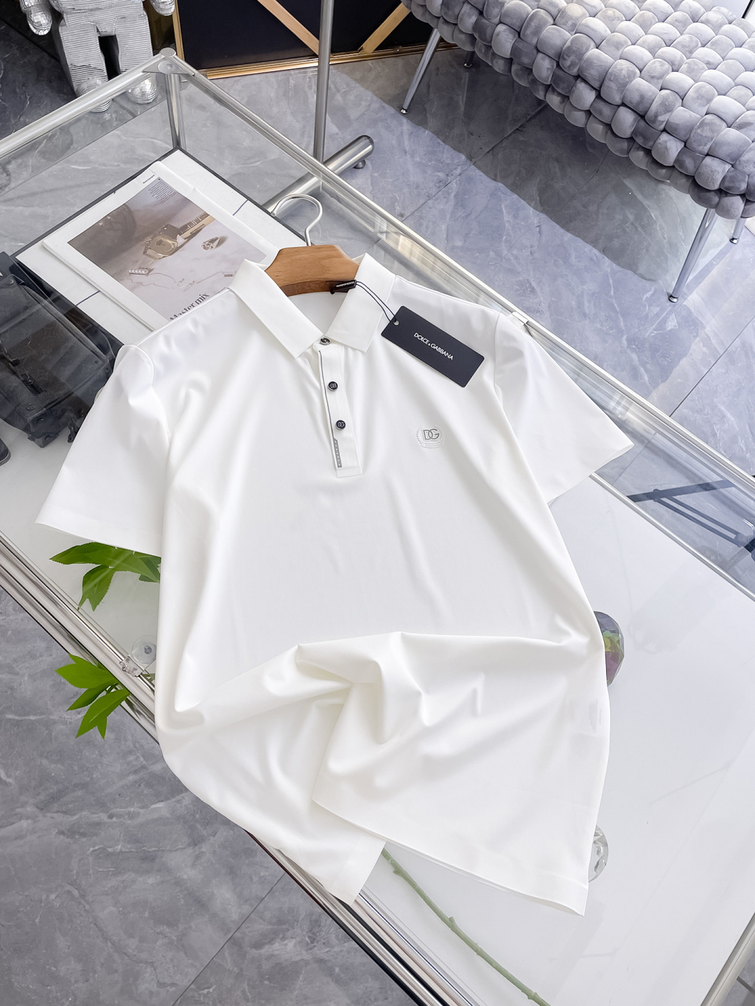 NO:458193,DG High-end Business White-collar workers are a must-have item for individuals in the unit!  Seal-free pressed glue ice silk casual business short-sleeved shirt, technological fabric, ice silk traceless, very good body feel, smooth feel and great texture!  Good elasticity, no sense of restraint, the fabric has its own breathable mesh, moisture absorption and sweating, quick drying and keeping it dry, small lapel placket-breasted design, showing a straight posture, not soft pedal, simple style, can be used for business and leisure, highly recommended!  High-elastic ice silk, the touch is as smooth as jade silk, clean and neat, and elegant and gentlemanly. The high-end materials are the key to the fabric, the quality control must be used. The feel is extremely delicate and smooth, the fabric has a good gloss and upper body skeleton feel, so we can greet mature and quality men's clothing!  Sweat in summer and dry instantly, a brand new experience Business commuting and leisure M-4XL, Shirts, T-shirt, alexander wang19860909DG 高端商务 白领 单位人士必入单品！ 无痕压胶冰丝休闲商务短袖衬衫,科技面料,冰丝无痕,体感非常棒,手感顺滑质感很棒！弹性好,无任何束缚感,面料自带透气网孔,吸湿排汗,速干保持干爽,小翻领门襟排扣设计,展露挺拔姿态,不软踏,简约款式,商务休闲都可驾驭,强烈推荐！高弹冰丝,触感堪比玉蚕丝一样丝滑,干净利落,儒雅绅士风度.高级材质,重点就是面料上,品控的必上,手感极其细腻光滑,面料光泽感和上身骨架感好,打招成熟品质男装！夏天出汗秒干,全新体验 商务通勤休闲 M-4XL,,shirts,T-shirt,alexander wang,Men's clothing