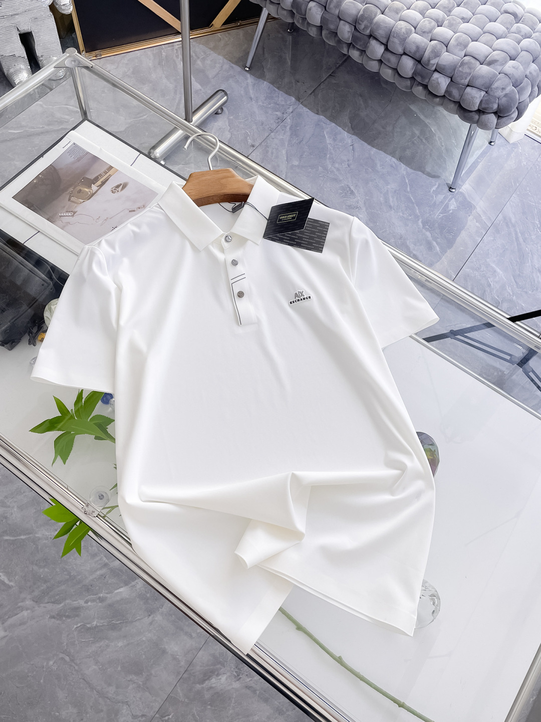 NO:458203,Armani High-end Business White-collar workers are a must-have item for individuals in the unit!  Seal-free pressed glue ice silk casual business short-sleeved shirt, technological fabric, ice silk traceless, very good body feel, smooth feel and great texture!  Good elasticity, no sense of restraint, the fabric has its own breathable mesh, moisture absorption and sweating, quick drying and keeping it dry, small lapel placket-breasted design, showing a straight posture, not soft pedal, simple style, can be used for business and leisure, highly recommended!  High-elastic ice silk, the touch is as smooth as jade silk, clean and neat, and elegant and gentlemanly. The high-end materials are the key to the fabric, the quality control must be used. The feel is extremely delicate and smooth, the fabric has a good gloss and upper body skeleton feel, so we can greet mature and quality men's clothing!  Sweat in summer and dry in seconds, a brand new experience Business commuting and leisure M-4XL, Armani,shirts,T-shirt,alexander wang19860909阿玛尼 高端商务 白领 单位人士必入单品！ 无痕压胶冰丝休闲商务短袖衬衫,科技面料,冰丝无痕,体感非常棒,手感顺滑质感很棒！弹性好,无任何束缚感,面料自带透气网孔,吸湿排汗,速干保持干爽,小翻领门襟排扣设计,展露挺拔姿态,不软踏,简约款式,商务休闲都可驾驭,强烈推荐！高弹冰丝,触感堪比玉蚕丝一样丝滑,干净利落,儒雅绅士风度.高级材质,重点就是面料上,品控的必上,手感极其细腻光滑,面料光泽感和上身骨架感好,打招成熟品质男装！夏天出汗秒干,全新体验 商务通勤休闲 M-4XL,,armani,shirts,T-shirt,alexander wang,Men's clothing