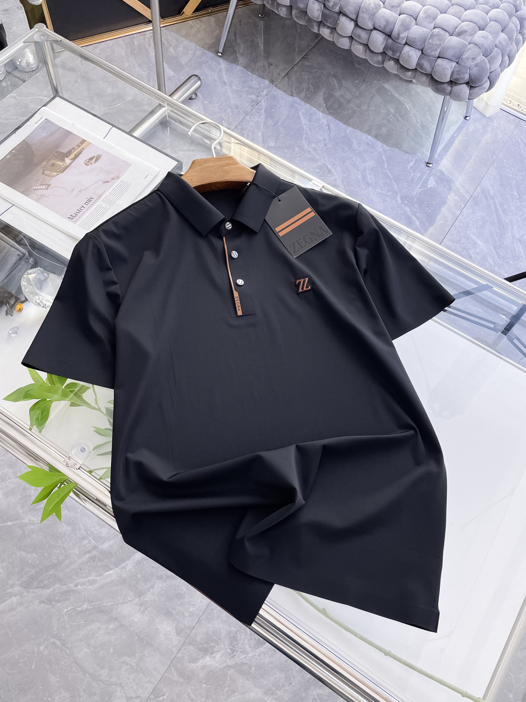 NO:458208,Jenia High-end Business White-collar workers are a must-have item for individuals in the unit!  Seal-free pressed glue ice silk casual business short-sleeved shirt, technological fabric, ice silk traceless, very good body feel, smooth feel and great texture!  Good elasticity, no sense of restraint, the fabric has its own breathable mesh, moisture absorption and sweating, quick drying and keeping it dry, small lapel placket-breasted design, showing a straight posture, not soft pedal, simple style, can be used for business and leisure, highly recommended!  High-elastic ice silk, the touch is as smooth as jade silk, clean and neat, and elegant and gentlemanly. The high-end materials are the key to the fabric, the quality control must be used. The feel is extremely delicate and smooth, the fabric has a good gloss and upper body skeleton feel, so we can greet mature and quality men's clothing!  Sweat in summer and dry in seconds, a brand new experience Business commuting and leisure M-4XL, zegna,shirts,T-shirt,alexander wang19860909杰尼亚 高端商务 白领 单位人士必入单品！ 无痕压胶冰丝休闲商务短袖衬衫,科技面料,冰丝无痕,体感非常棒,手感顺滑质感很棒！弹性好,无任何束缚感,面料自带透气网孔,吸湿排汗,速干保持干爽,小翻领门襟排扣设计,展露挺拔姿态,不软踏,简约款式,商务休闲都可驾驭,强烈推荐！高弹冰丝,触感堪比玉蚕丝一样丝滑,干净利落,儒雅绅士风度.高级材质,重点就是面料上,品控的必上,手感极其细腻光滑,面料光泽感和上身骨架感好,打招成熟品质男装！夏天出汗秒干,全新体验 商务通勤休闲 M-4XL,,zegna,shirts,T-shirt,alexander wang,Men's clothing