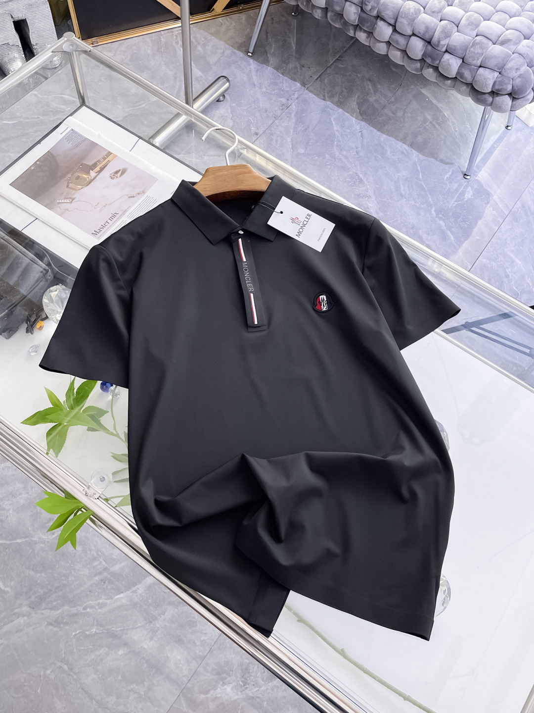 NO:458169,Mask, high-end business, white-collar workers, must-have items for individuals in the unit!  Seal-free pressed glue ice silk casual business short-sleeved shirt, technological fabric, ice silk traceless, very good body feel, smooth feel and great texture!  Good elasticity, no sense of restraint, the fabric has its own breathable mesh, moisture absorption and sweating, quick drying and keeping it dry, small lapel placket-breasted design, showing a straight posture, not soft pedal, simple style, can be used for business and leisure, highly recommended!  High-elastic ice silk, the touch is as smooth as jade silk, clean and neat, and elegant and gentlemanly. The high-end materials are the key to the fabric, the quality control must be used. The feel is extremely delicate and smooth, the fabric has a good gloss and upper body skeleton feel, so we can greet mature and quality men's clothing!  Sweat in summer and dry in seconds, a brand new experience Business commuting and leisure M-4XL, Moncler,shirts,T-shirt,alexander wang19860909蒙口 高端商务 白领 单位人士必入单品！ 无痕压胶冰丝休闲商务短袖衬衫,科技面料,冰丝无痕,体感非常棒,手感顺滑质感很棒！弹性好,无任何束缚感,面料自带透气网孔,吸湿排汗,速干保持干爽,小翻领门襟排扣设计,展露挺拔姿态,不软踏,简约款式,商务休闲都可驾驭,强烈推荐！高弹冰丝,触感堪比玉蚕丝一样丝滑,干净利落,儒雅绅士风度.高级材质,重点就是面料上,品控的必上,手感极其细腻光滑,面料光泽感和上身骨架感好,打招成熟品质男装！夏天出汗秒干,全新体验 商务通勤休闲 M-4XL,,Moncler,shirts,T-shirt,alexander wang,Men's clothing