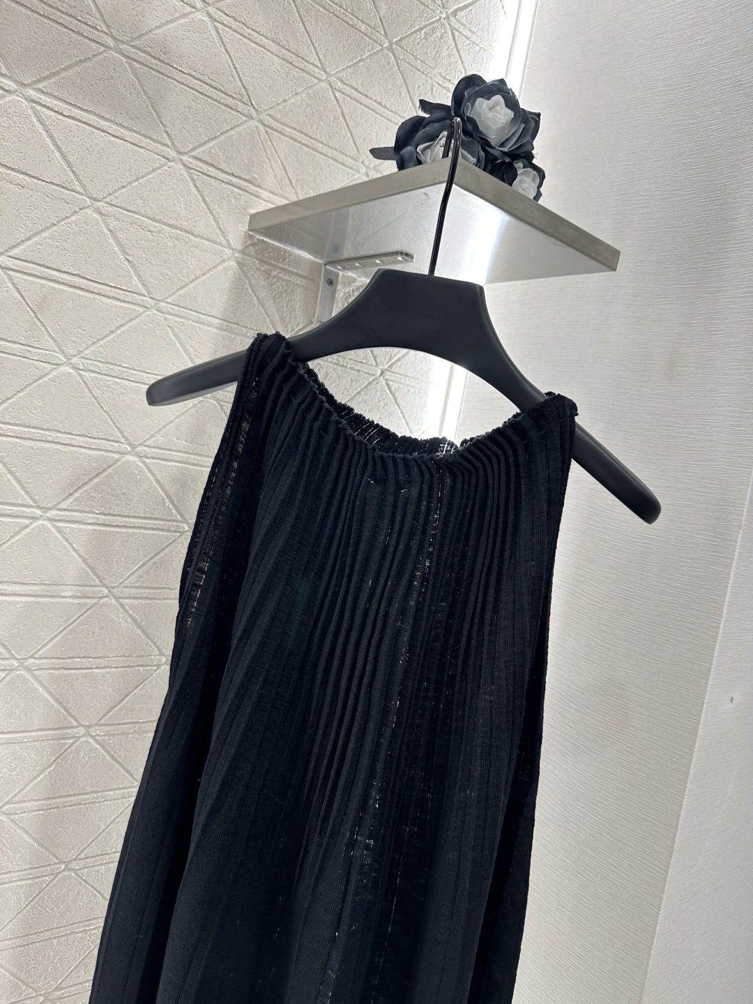 Chanel Knit Vest Top - Elegant Sleeveless with Pleated Detail & CC Logo 5 cmp i1753280499498 4182 0 7