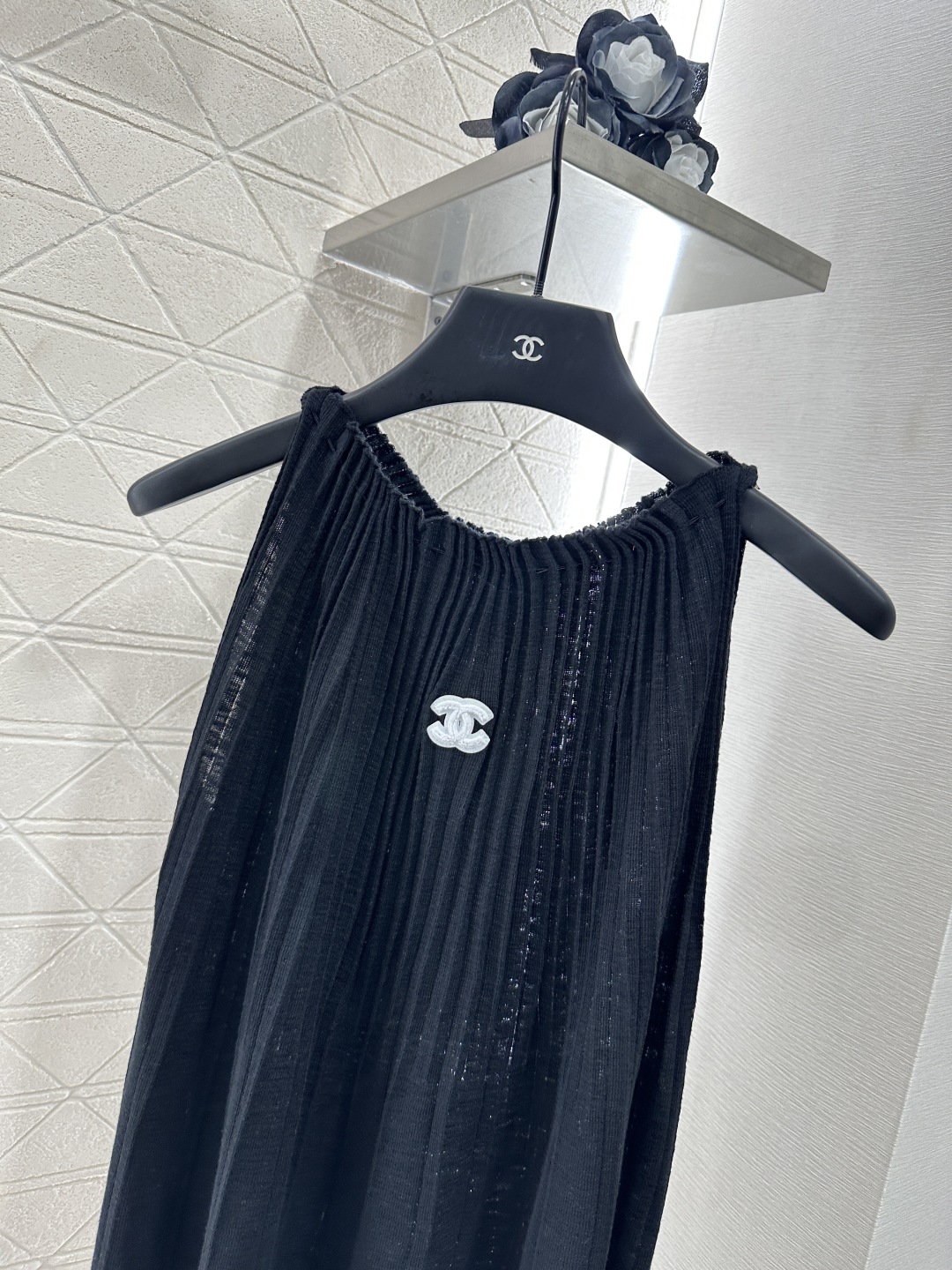 Chanel Knit Vest Top - Elegant Sleeveless with Pleated Detail & CC Logo 8 cmp i1753280499535 7518 0 3