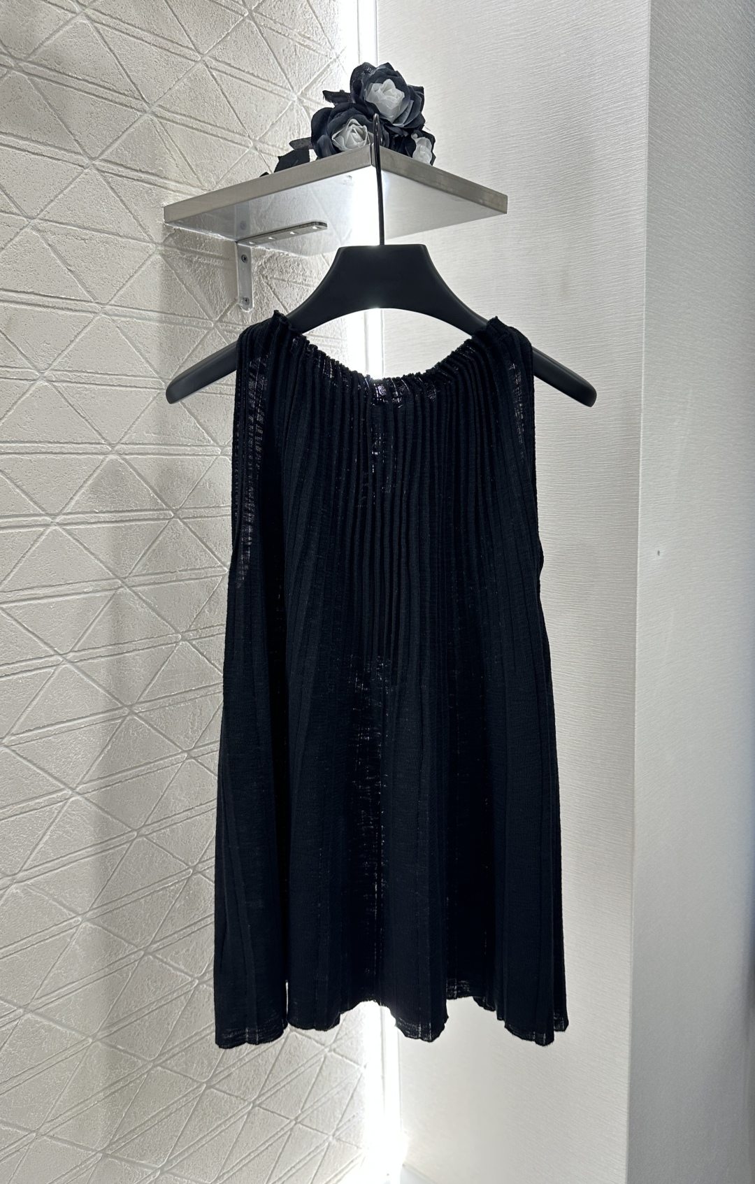 Chanel Knit Vest Top - Elegant Sleeveless with Pleated Detail & CC Logo 3 cmp i1753281174192 8862 0 1