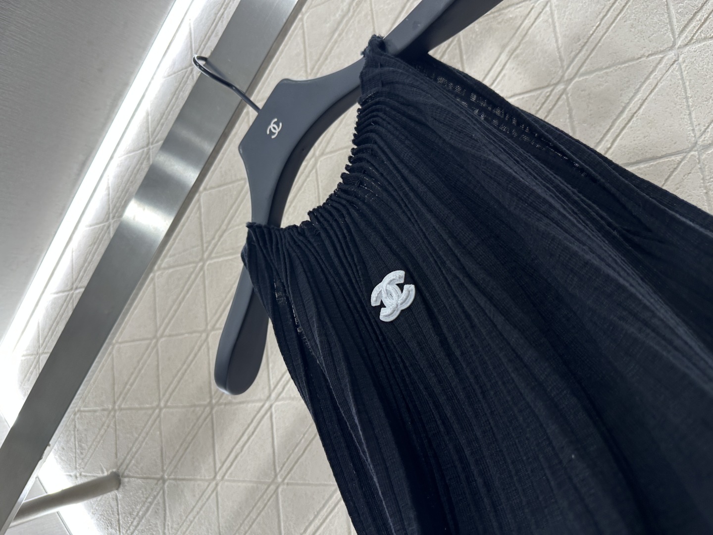 Chanel Knit Vest Top - Elegant Sleeveless with Pleated Detail & CC Logo 9 cmp i1753281174810 2329 0 5