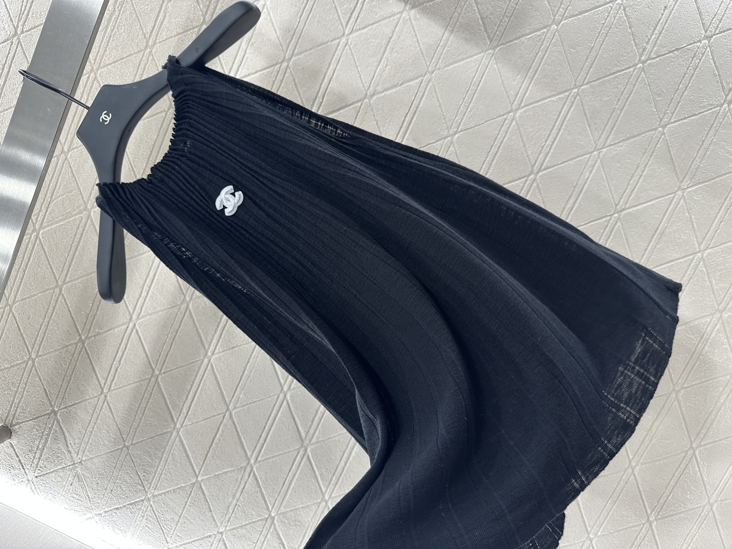 Chanel Knit Vest Top - Elegant Sleeveless with Pleated Detail & CC Logo 7 cmp i1753281174886 6861 0 6