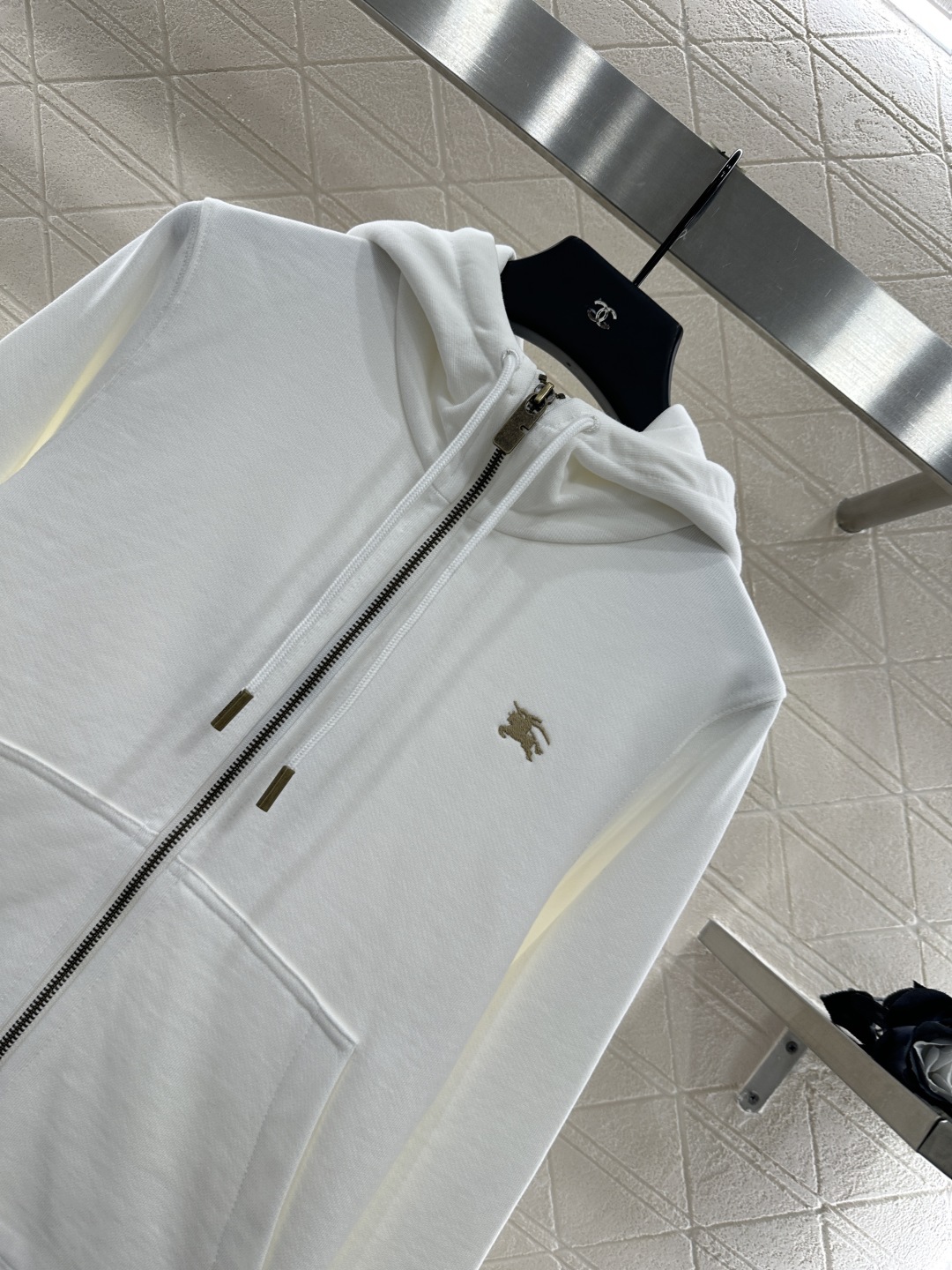 ♥BBR*♥2025新品上架
连帽抽绳拉链外套长裤套装
定制YB原生全棉材质 柔软亲肤 久洗不易变形起球