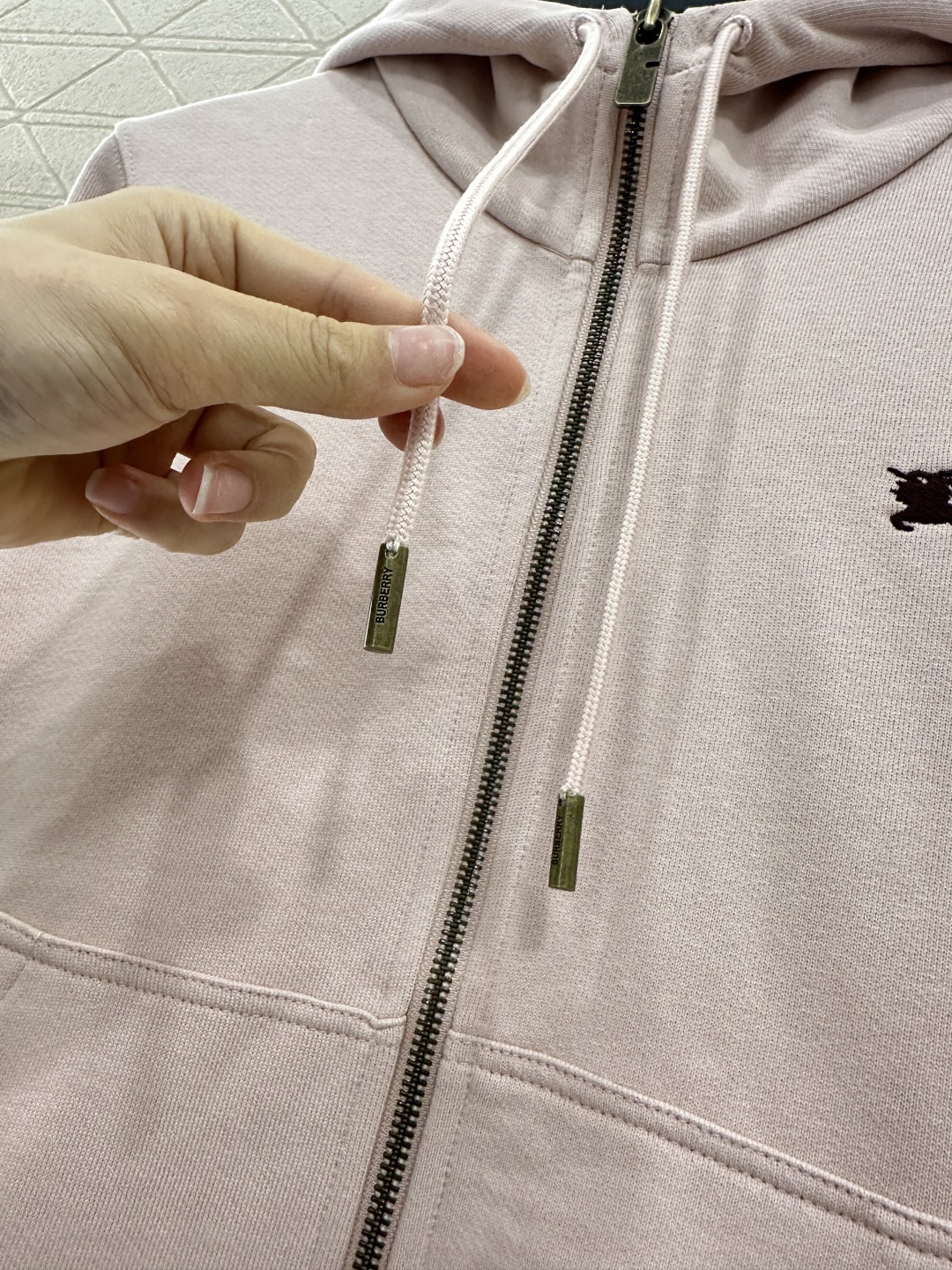 ♥BBR*♥2025新品上架
连帽抽绳拉链外套长裤套装
定制YB原生全棉材质 柔软亲肤 久洗不易变形起球