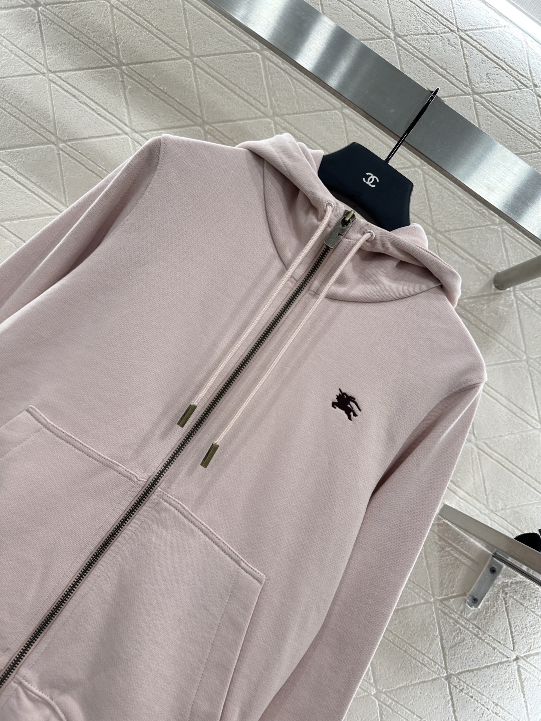 ♥BBR*♥2025新品上架
连帽抽绳拉链外套长裤套装
定制YB原生全棉材质 柔软亲肤 久洗不易变形起球