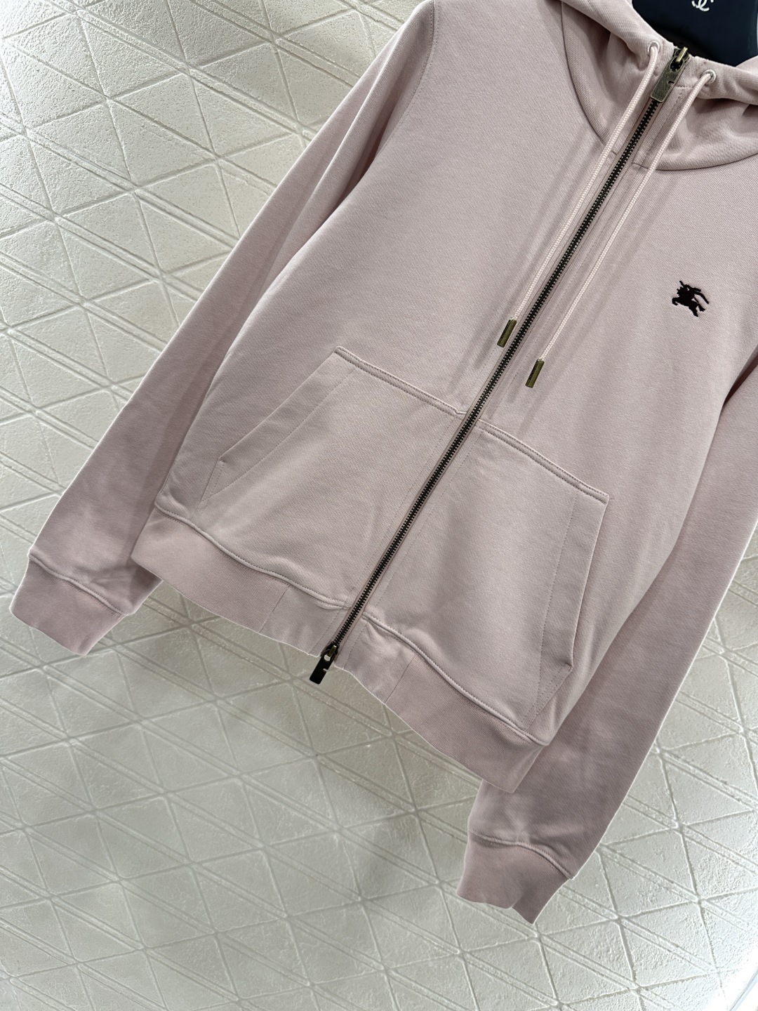 ♥BBR*♥2025新品上架
连帽抽绳拉链外套长裤套装
定制YB原生全棉材质 柔软亲肤 久洗不易变形起球