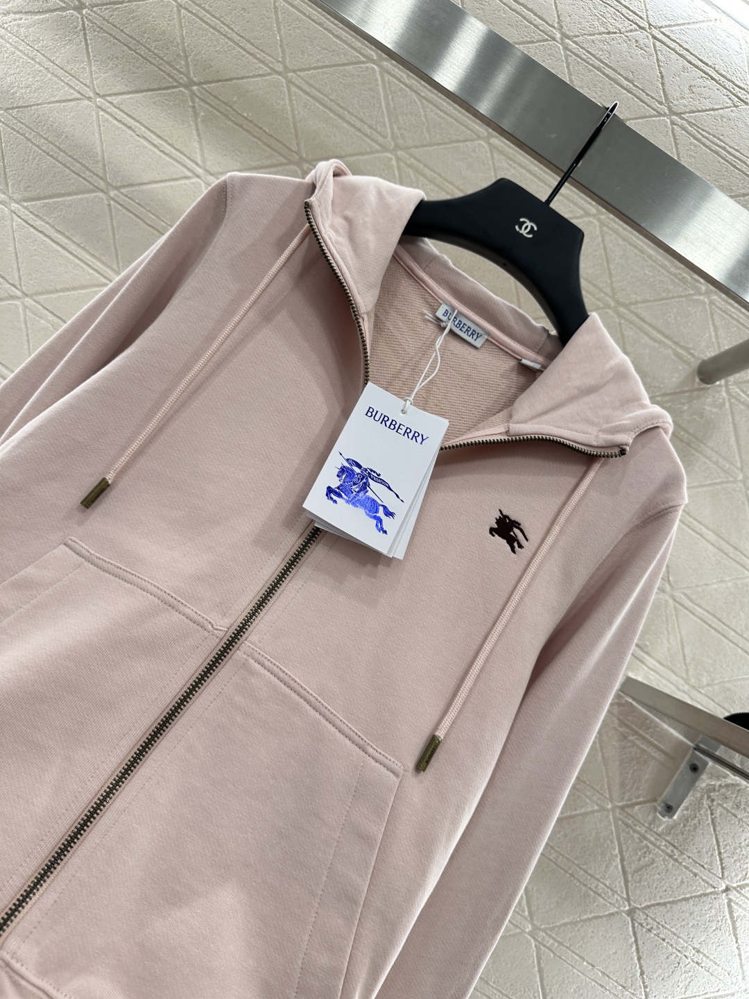 ♥BBR*♥2025新品上架
连帽抽绳拉链外套长裤套装
定制YB原生全棉材质 柔软亲肤 久洗不易变形起球