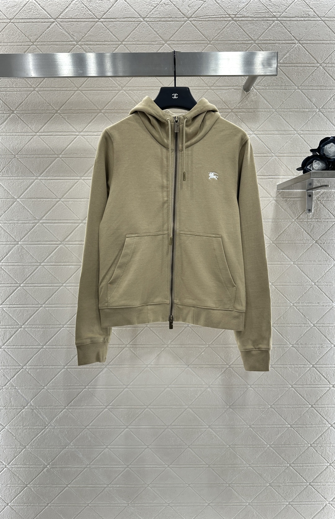 ♥BBR*♥2025新品上架
连帽抽绳拉链外套长裤套装
定制YB原生全棉材质 柔软亲肤 久洗不易变形起球