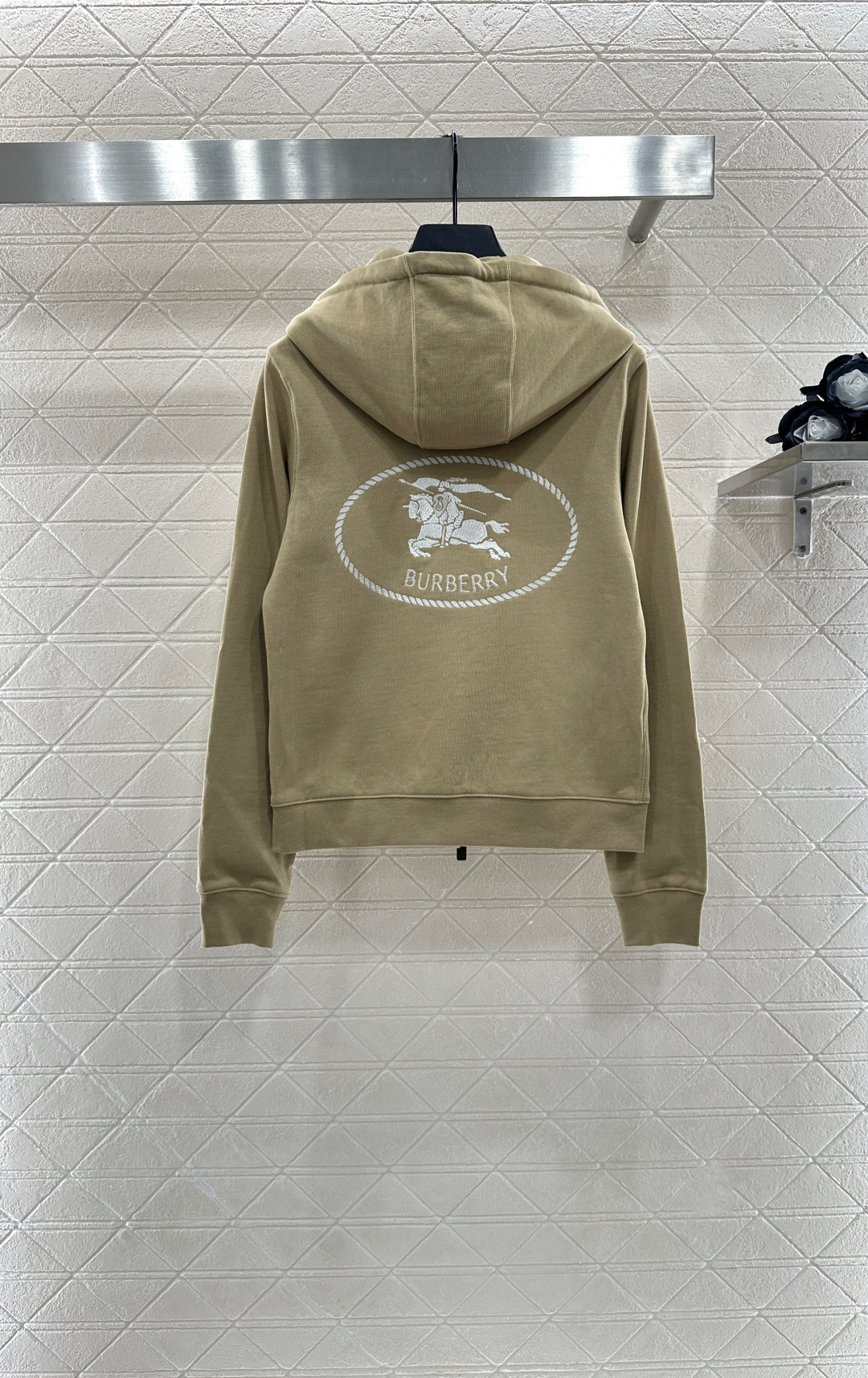 ♥BBR*♥2025新品上架
连帽抽绳拉链外套长裤套装
定制YB原生全棉材质 柔软亲肤 久洗不易变形起球