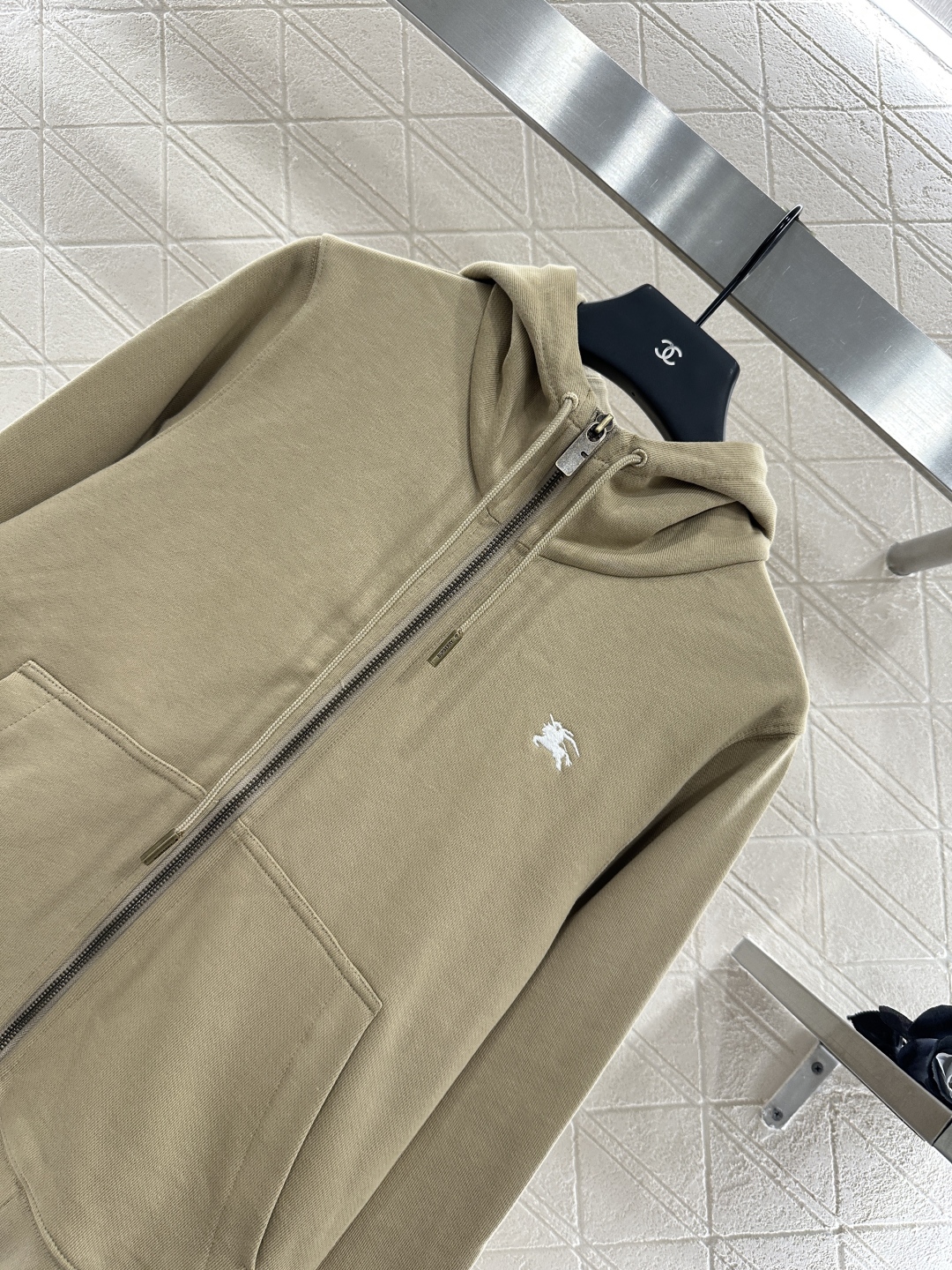 ♥BBR*♥2025新品上架
连帽抽绳拉链外套长裤套装
定制YB原生全棉材质 柔软亲肤 久洗不易变形起球