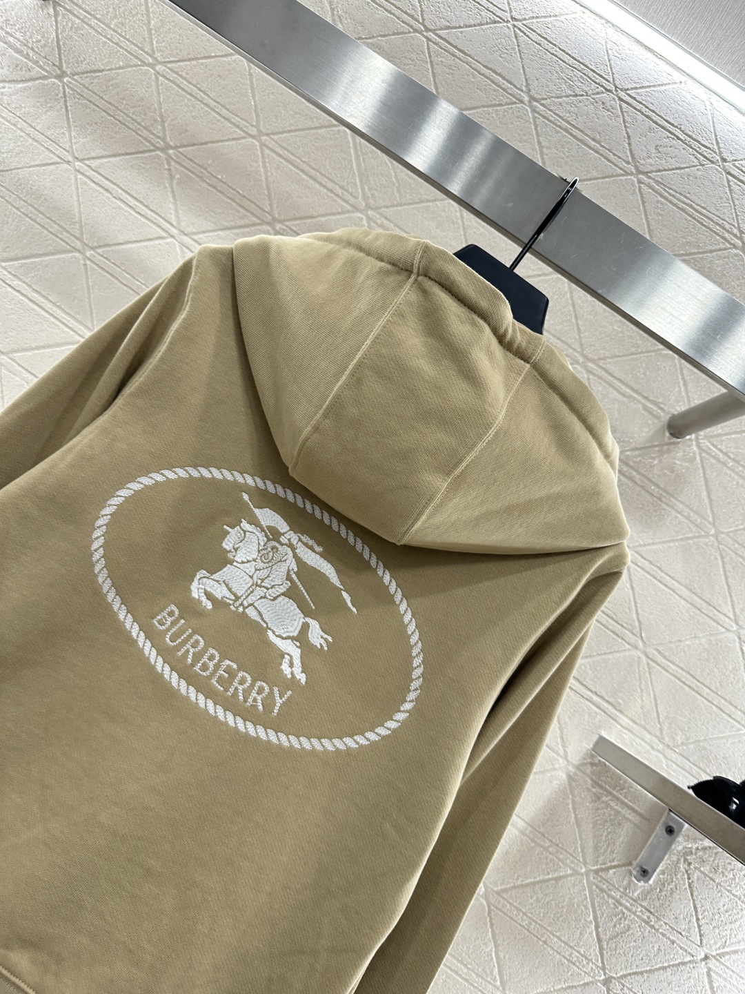 ♥BBR*♥2025新品上架
连帽抽绳拉链外套长裤套装
定制YB原生全棉材质 柔软亲肤 久洗不易变形起球