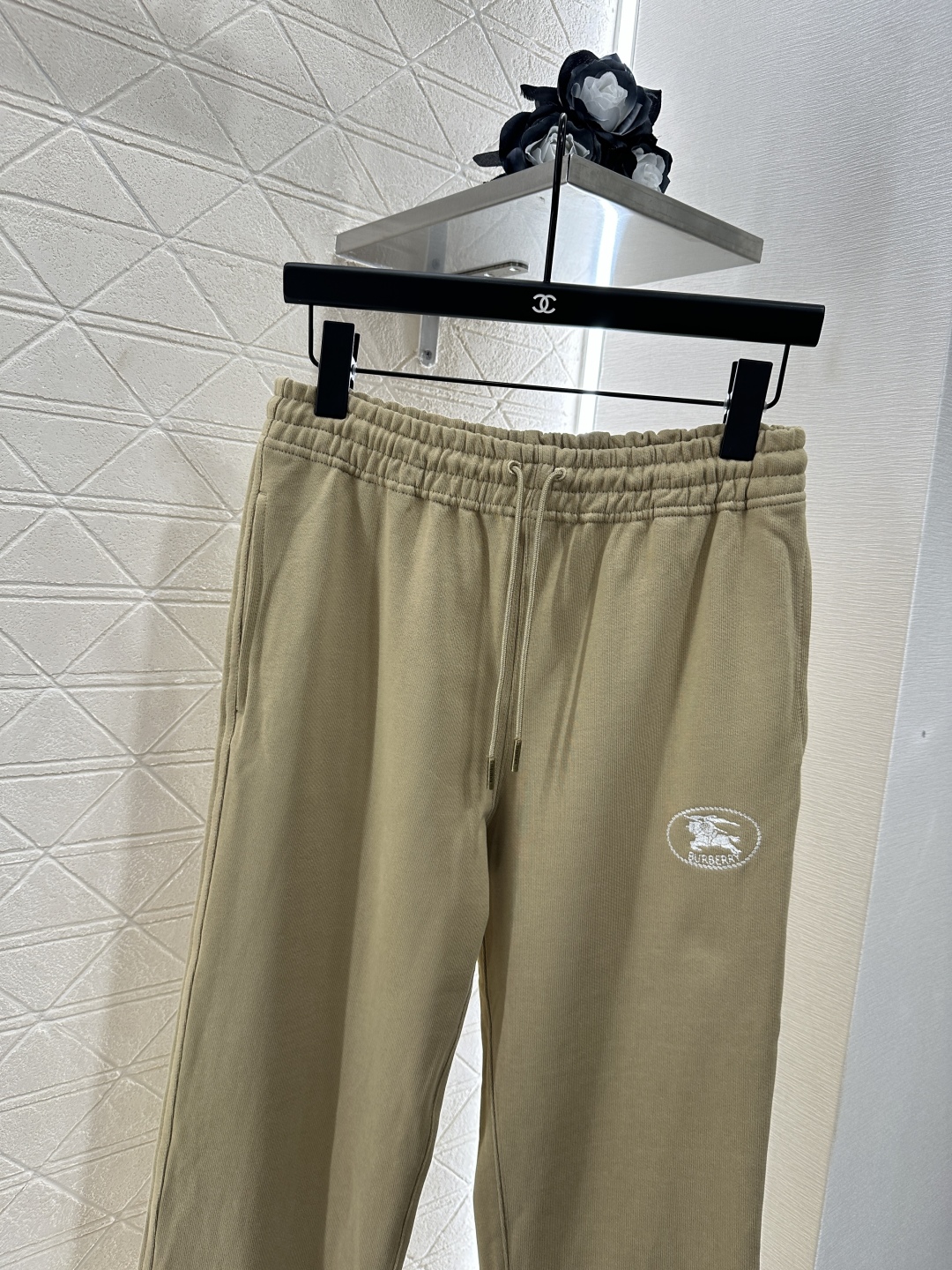 ♥BBR*♥2025新品上架
连帽抽绳拉链外套长裤套装
定制YB原生全棉材质 柔软亲肤 久洗不易变形起球