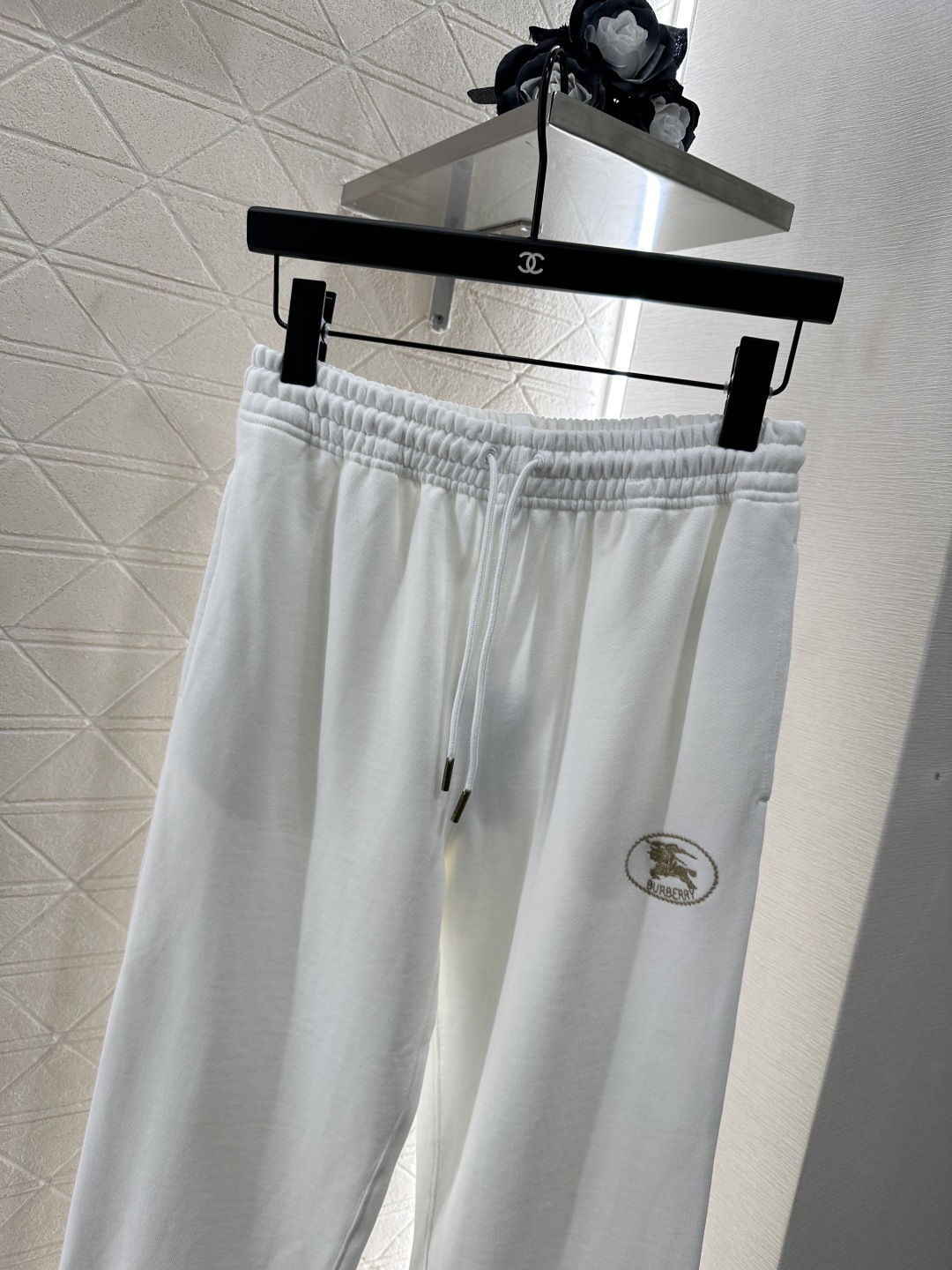 ♥BBR*♥2025新品上架
连帽抽绳拉链外套长裤套装
定制YB原生全棉材质 柔软亲肤 久洗不易变形起球