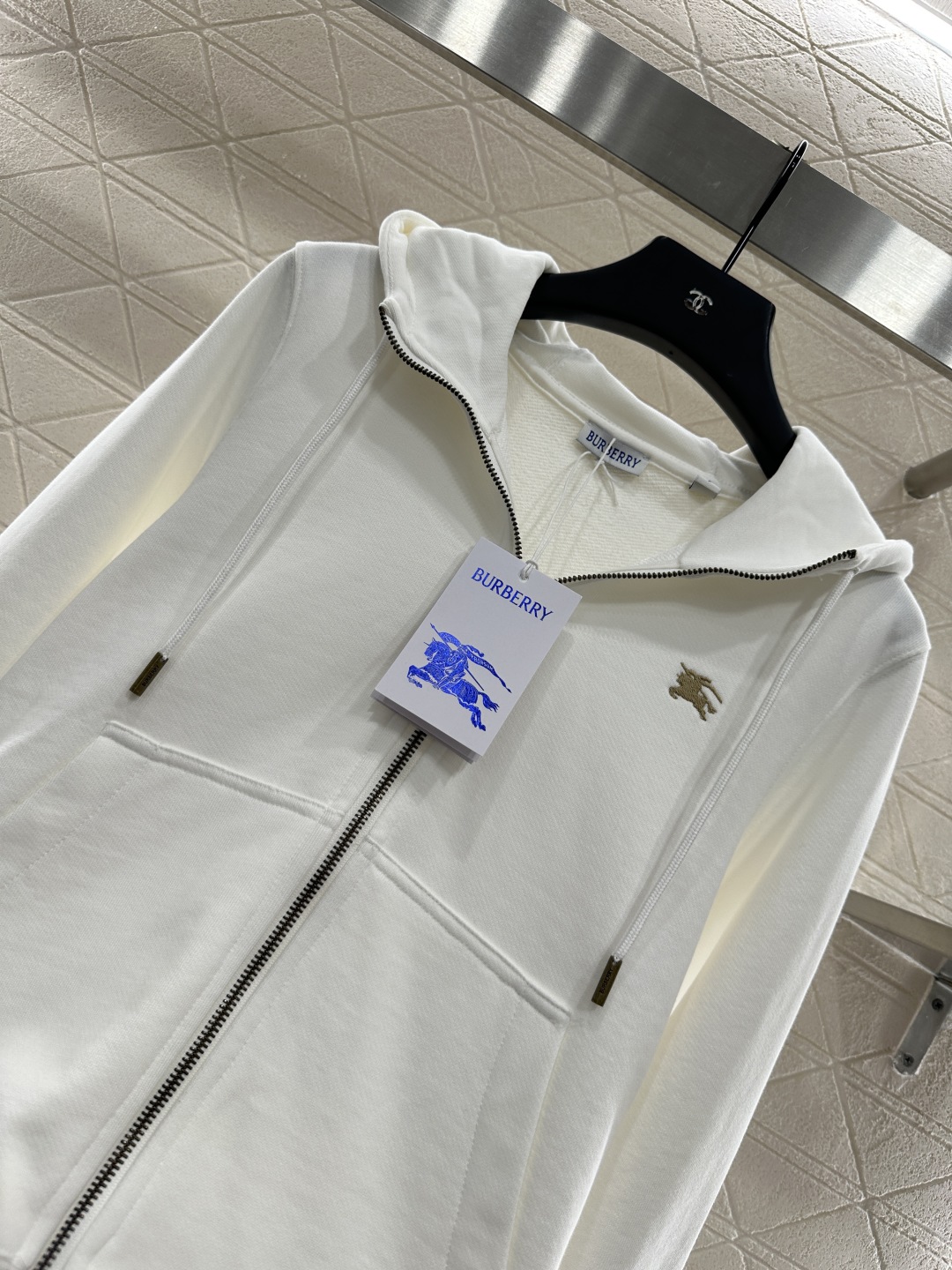 ♥BBR*♥2025新品上架
连帽抽绳拉链外套长裤套装
定制YB原生全棉材质 柔软亲肤 久洗不易变形起球