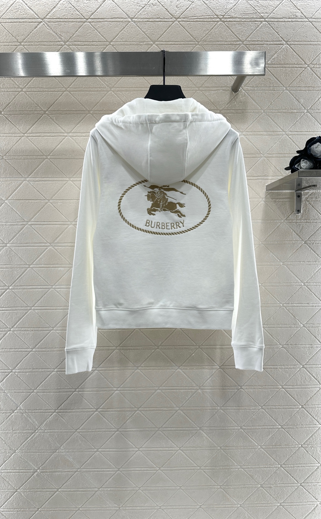 ♥BBR*♥2025新品上架
连帽抽绳拉链外套长裤套装
定制YB原生全棉材质 柔软亲肤 久洗不易变形起球