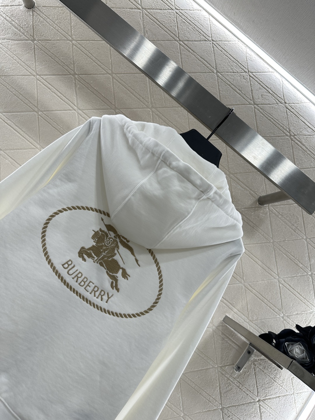 ♥BBR*♥2025新品上架
连帽抽绳拉链外套长裤套装
定制YB原生全棉材质 柔软亲肤 久洗不易变形起球