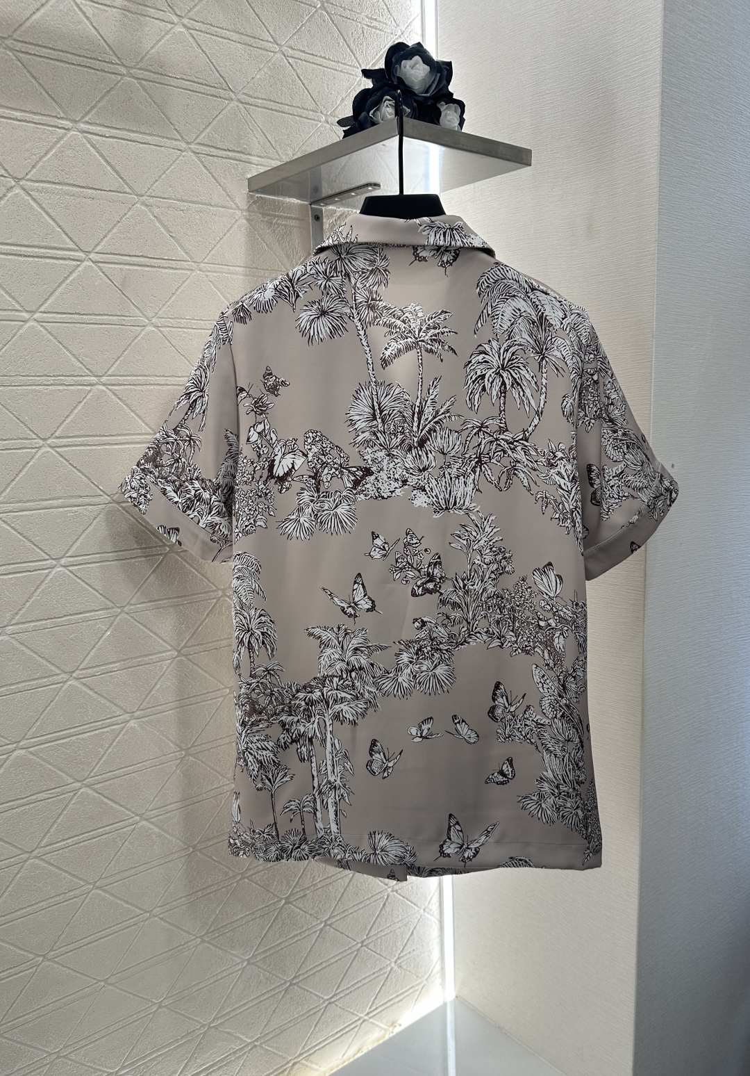 ♥Dio*♥2025新品上架
  直喷印花衬衫半裙套装
定制YB进口斜纹稠材质 质感光泽 垂顺舒适 印花