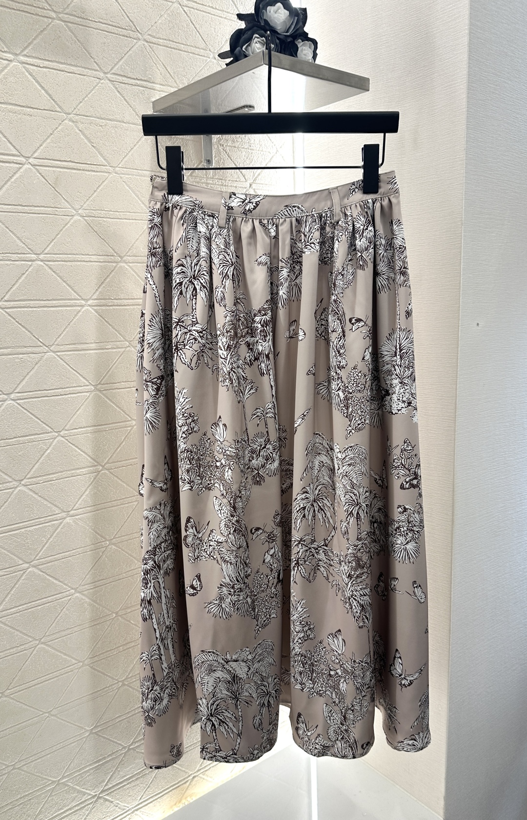 ♥Dio*♥2025新品上架
  直喷印花衬衫半裙套装
定制YB进口斜纹稠材质 质感光泽 垂顺舒适 印花