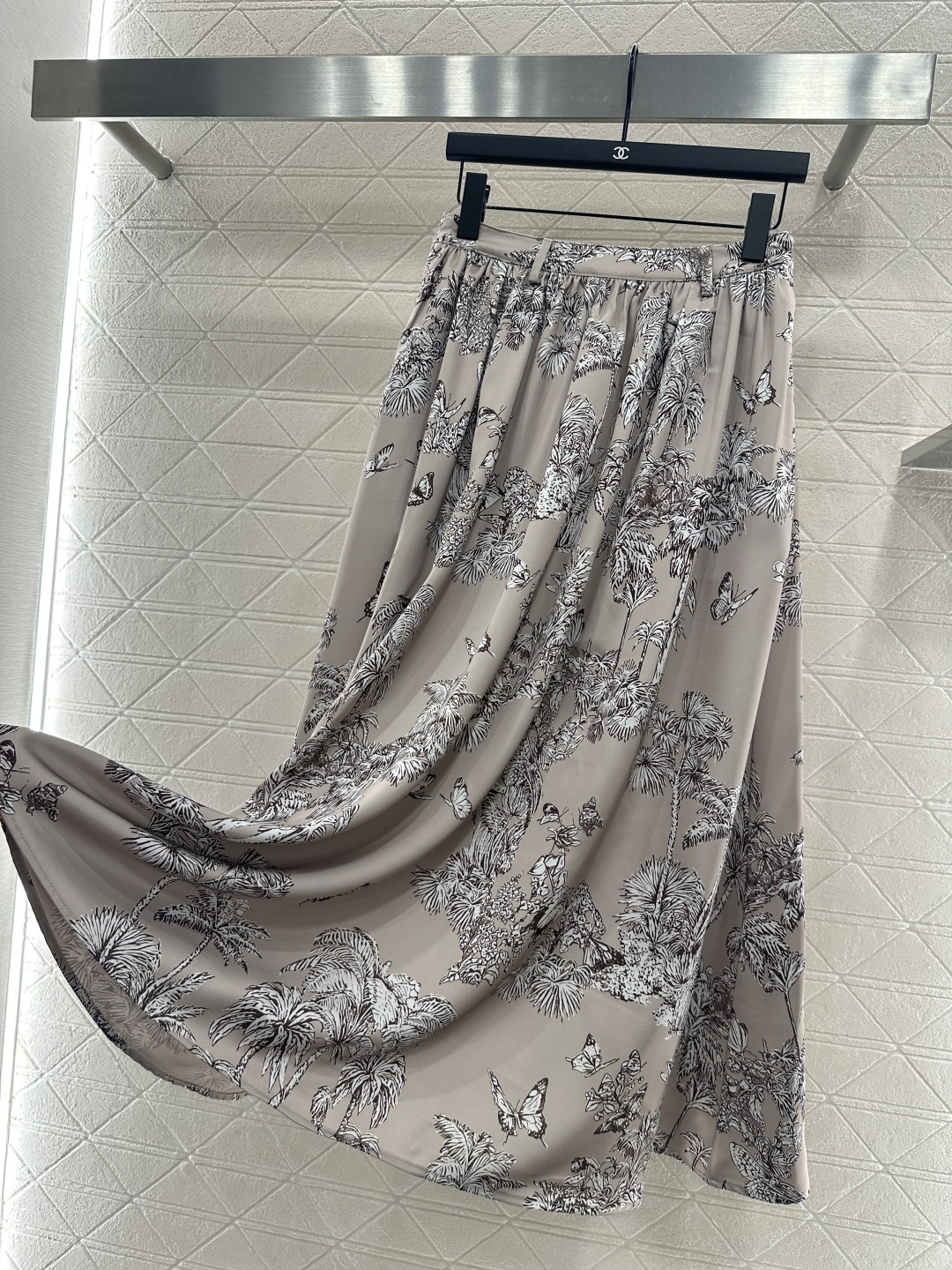 ♥Dio*♥2025新品上架
  直喷印花衬衫半裙套装
定制YB进口斜纹稠材质 质感光泽 垂顺舒适 印花