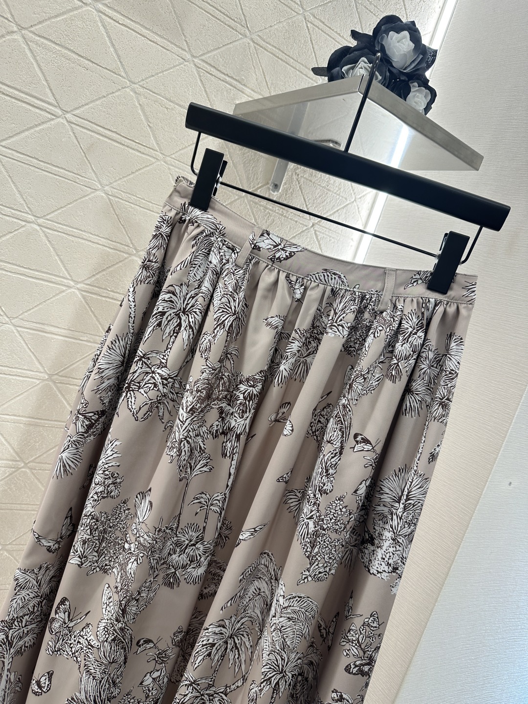 ♥Dio*♥2025新品上架
  直喷印花衬衫半裙套装
定制YB进口斜纹稠材质 质感光泽 垂顺舒适 印花